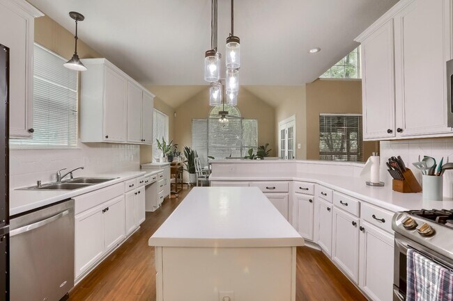 Building Photo - 301 Gulfstream Dr