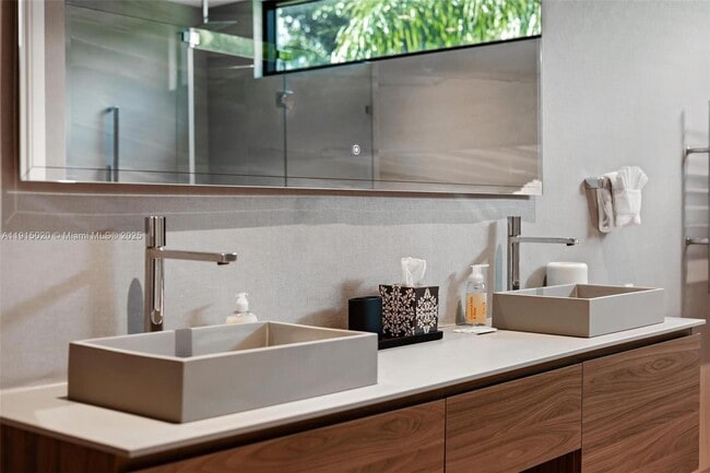 Building Photo - 77 SW 18th Terrace