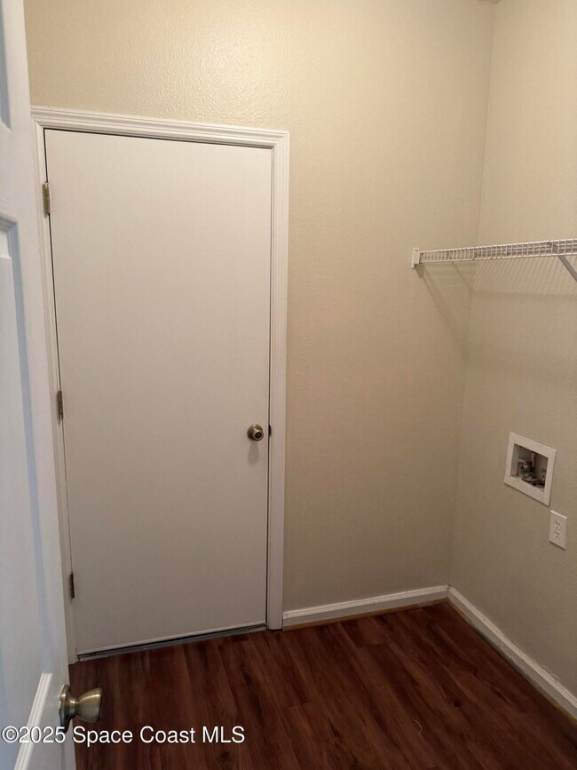 Building Photo - 1234 Bolle Cir