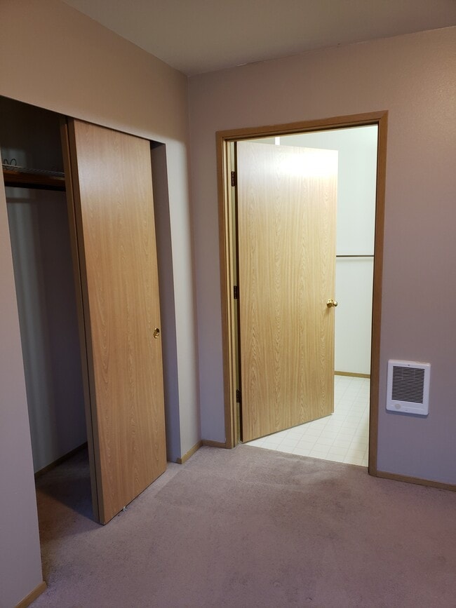 Master to Master Bath - 3607 Michelle Ln