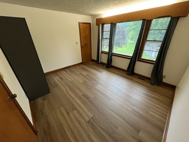 Building Photo - 1006 Hodges Gap Rd