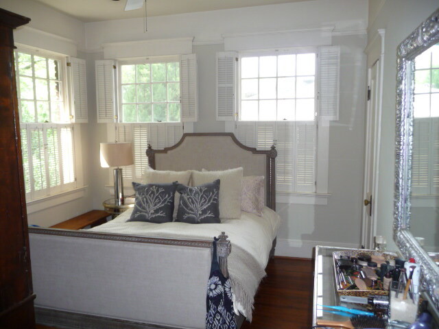 Bedroom w/ 3 windows; Bathroom to left. - 18 Avery Dr NE