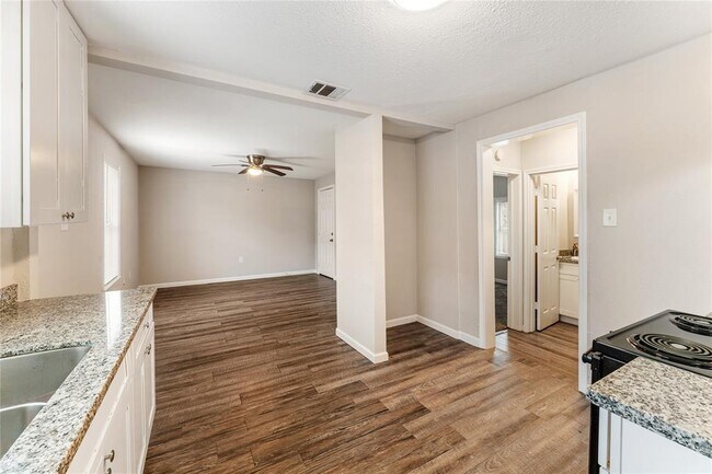 Building Photo - 3722 Seabrook St