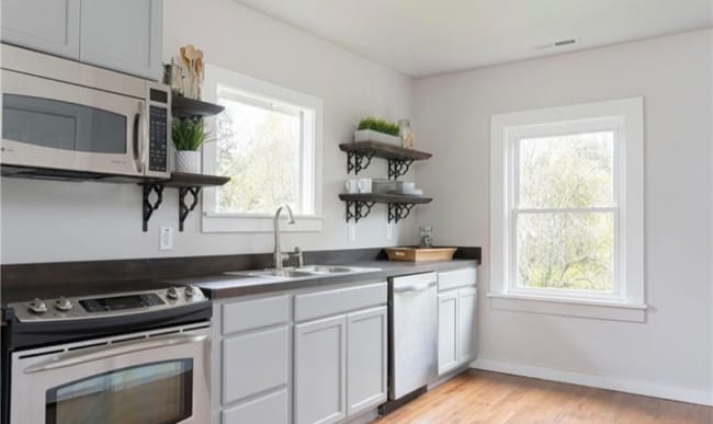 Building Photo - 338 N Main St