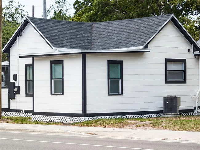 Building Photo - 710 Seminole St
