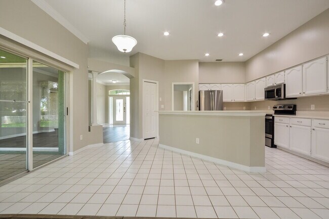 Building Photo - 2294 Lake Pointe Cir