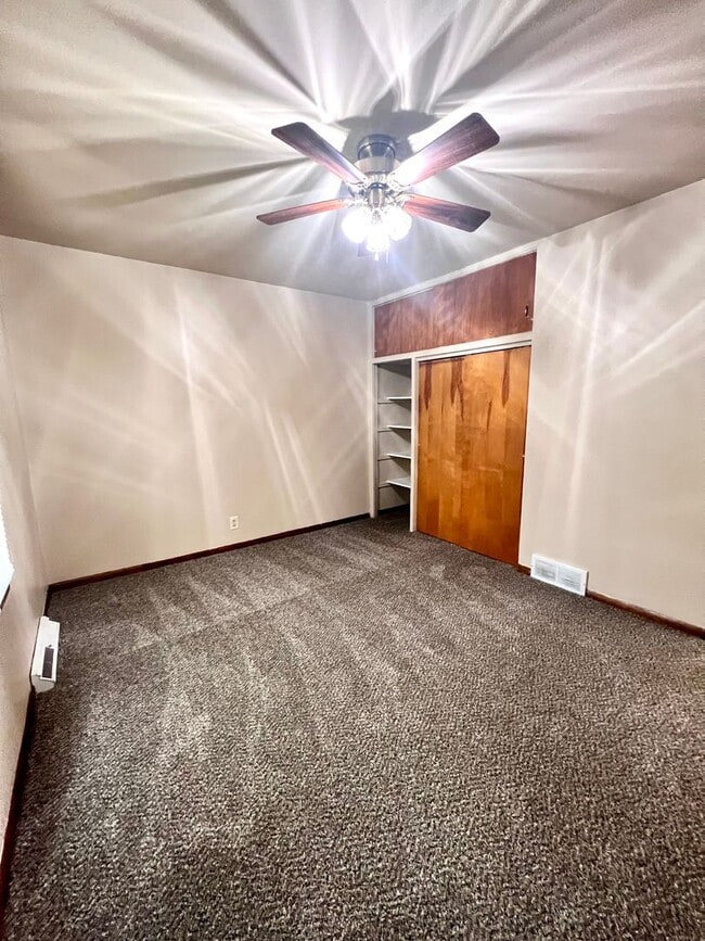 Building Photo - Beautiful 3 bed South Omaha/Hanscom Park Home with Attaced 1 car garage! $1,425!