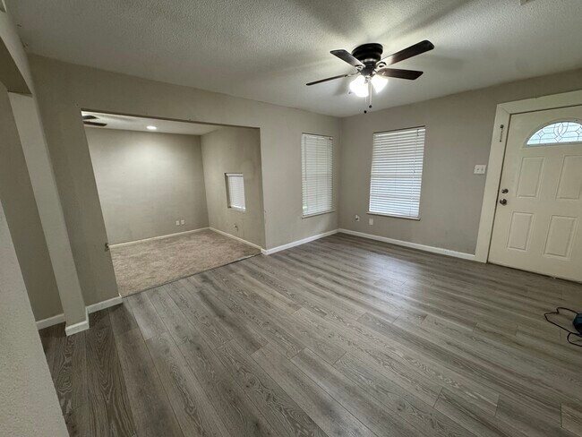 Building Photo - 406 Hillcrest St