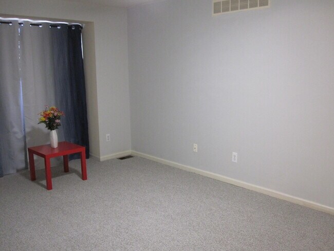 Building Photo - 2806 Barclay Wy