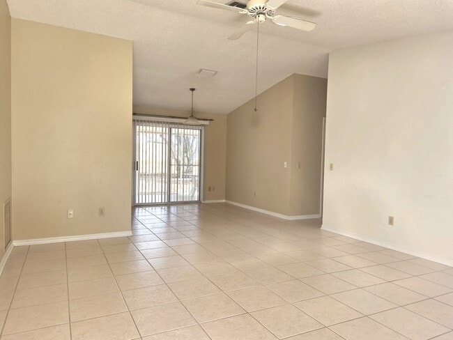 Building Photo - 739 Heathrow Ave