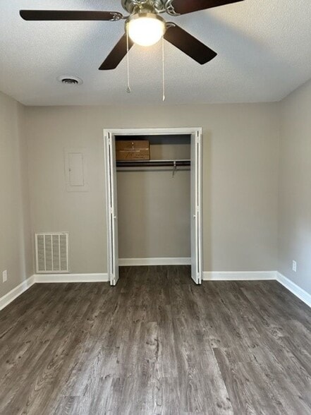 Building Photo - 216 Colonial Heights Rd