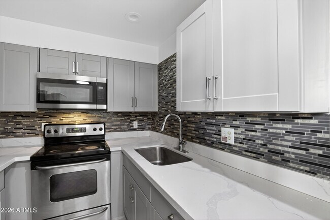 Building Photo - 2925 N 38th St