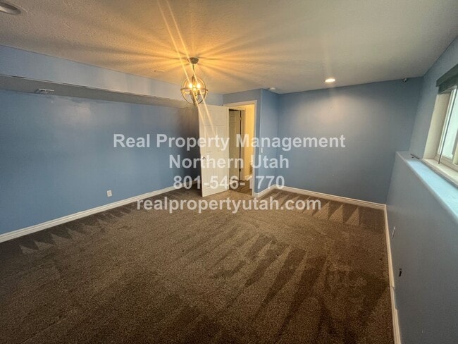 Building Photo - 4 Bedroom 2 Bath Home in Clearfield Available!