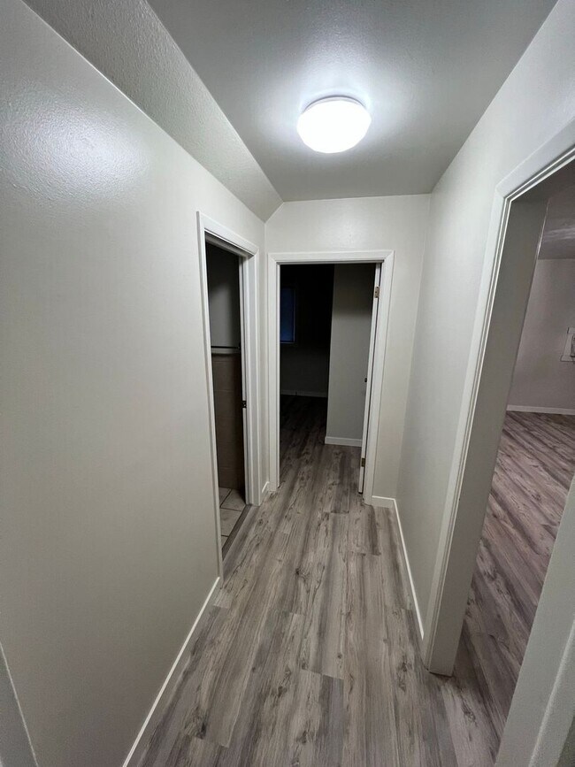 Building Photo - Johnson Duplex Apartments