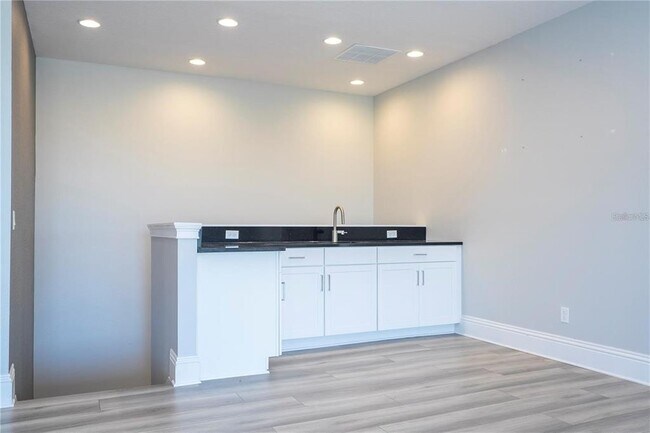 Building Photo - 13370 Alderley Dr