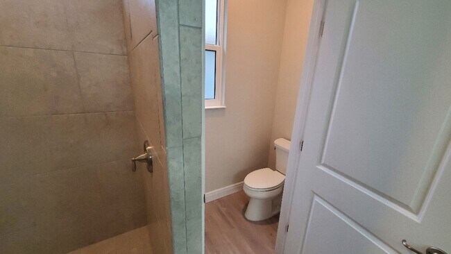 Building Photo - NEW 4/3.5/2 Venetian Bay Home