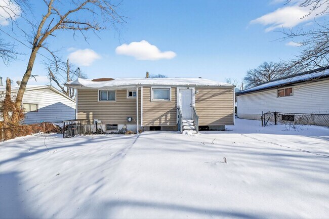 Building Photo - For Rent – 3 Bedroom Home | Section 8 Welcome