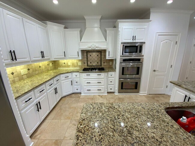 Building Photo - 123 Courts Ln