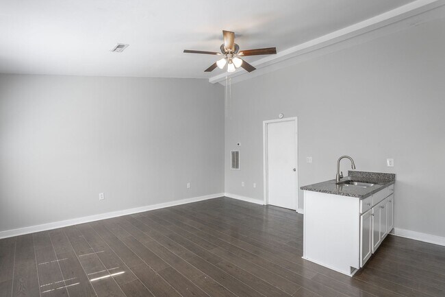 Building Photo - 100 Creeks Bend Dr
