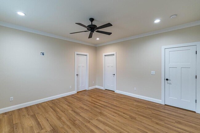 Building Photo - 1741 Arbor Hls Dr SE