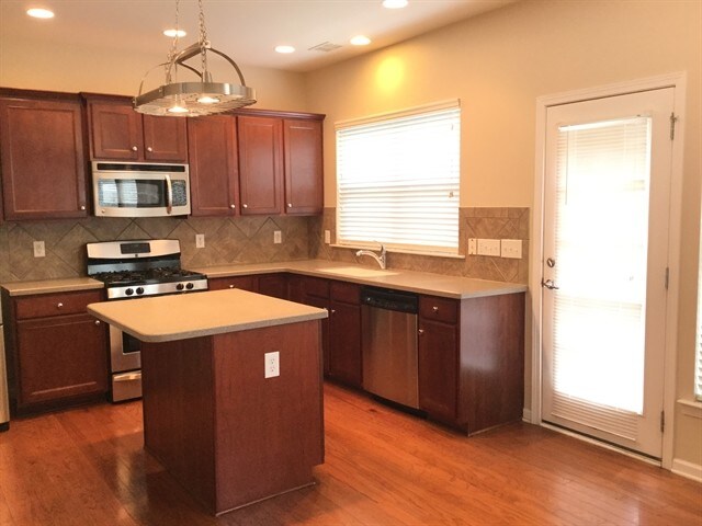 Building Photo - 10820 River Oaks Dr NW