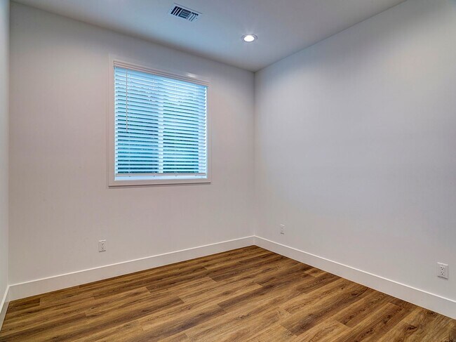 Building Photo - Fantastic 2 story Farm Home 4 bedrooms – 2...