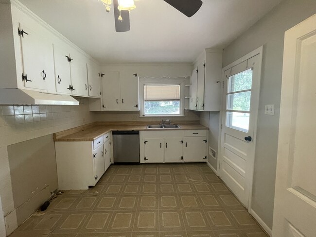Building Photo - 405 Winesap Rd