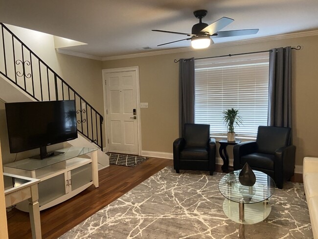 Living Room - 21 Villa Ct SE