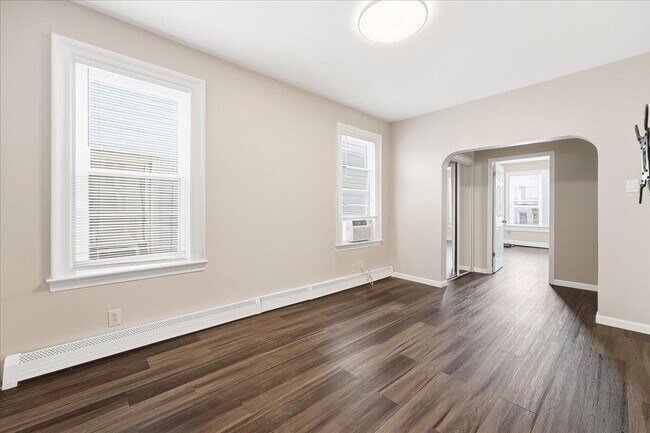 Building Photo - 169 Zabriskie St