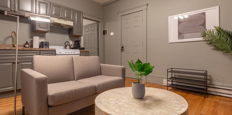 Building Photo - 61 Park Dr