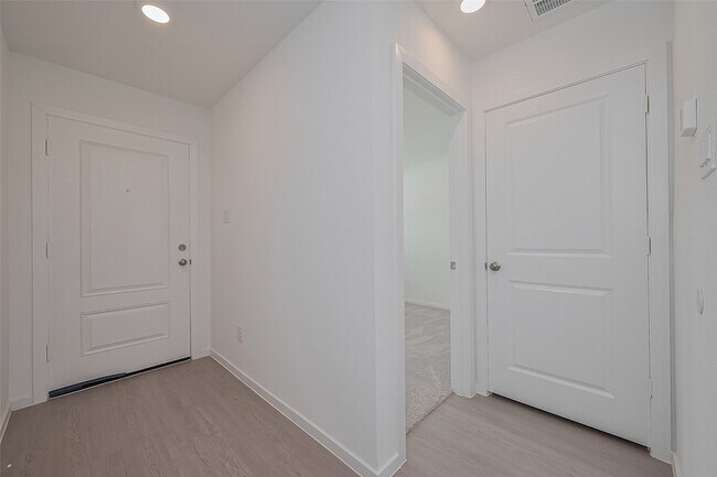 Building Photo - 21459 Montecagnano Ave