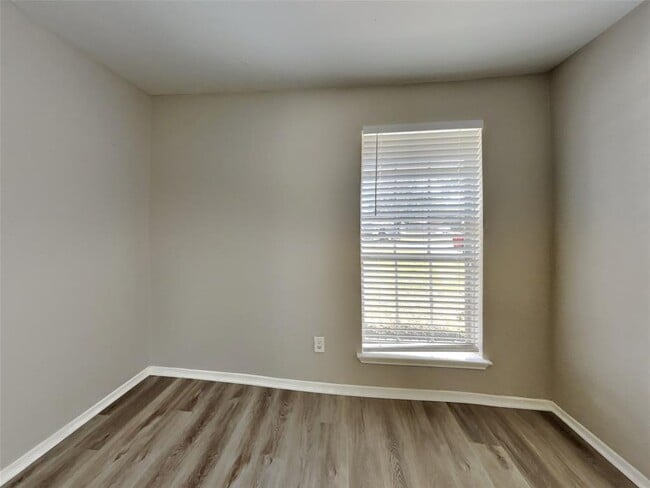 Building Photo - 9007 Gauguin Dr
