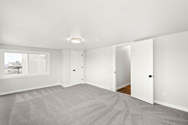 Building Photo - Stunning 4 bedroom home in Mt. Washington available January 2nd!