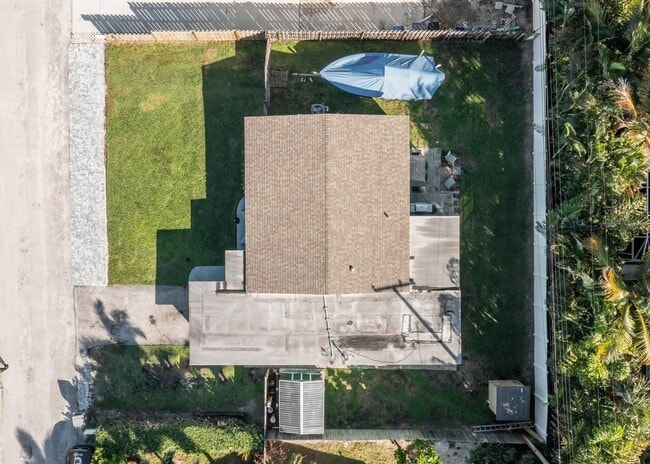 Building Photo - 1880 Kathy Ln