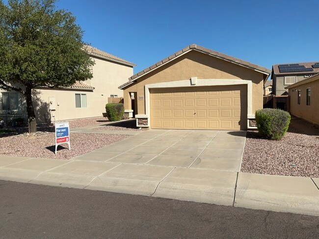 Building Photo - 11552 W Cinnabar Ave