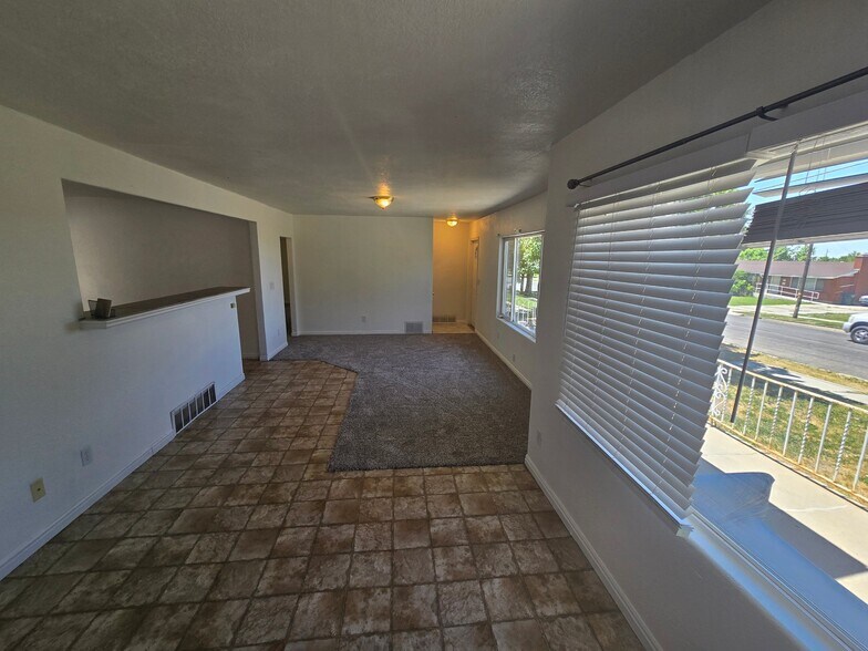 Building Photo - 509 W 200 S
