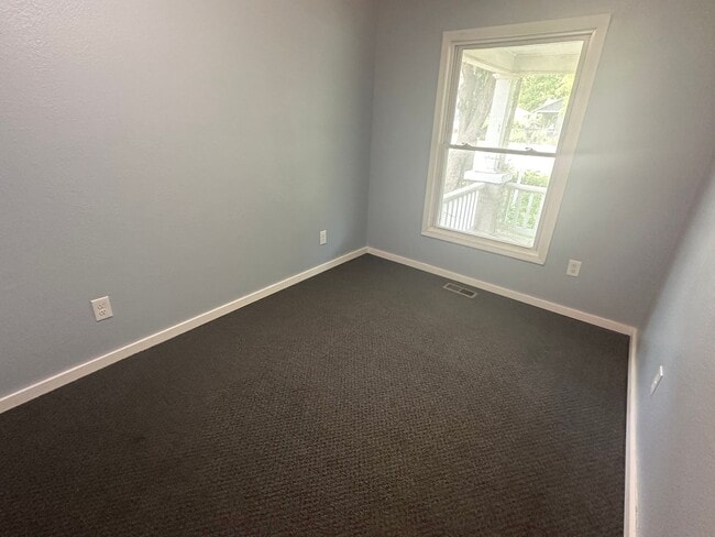 Building Photo - Single Family Home