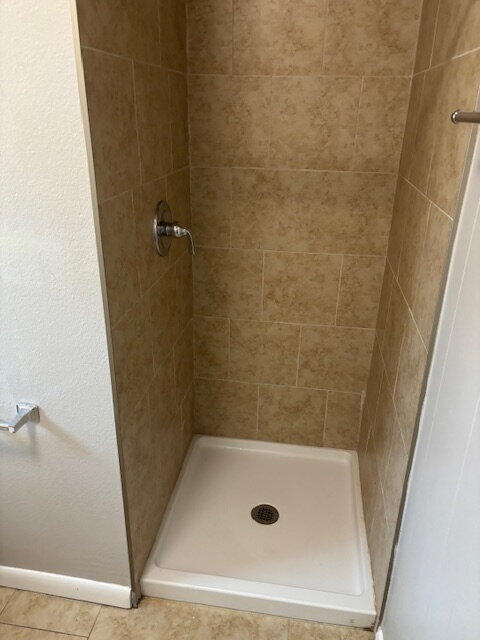 Building Photo - "Charming 3-Bed, 2-Bath Retreat in Whitesboro - 1320 Sq Ft of Cozy Living with Bonus living space...