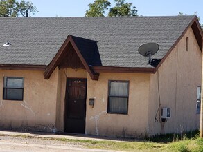 Building Photo - 123 N Ave E