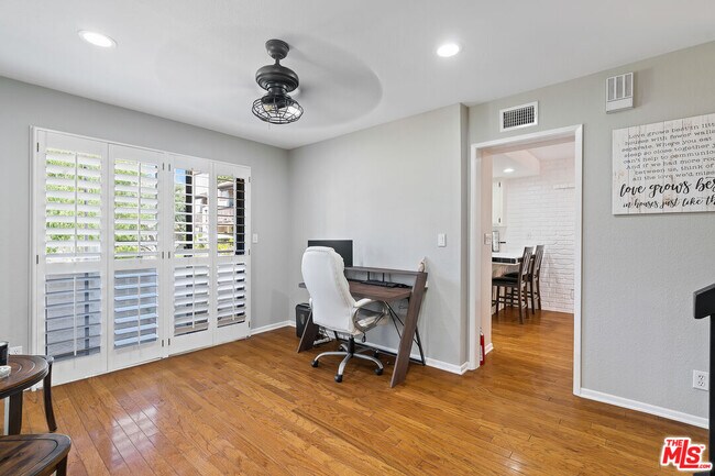 Building Photo - 5757 Owensmouth Ave