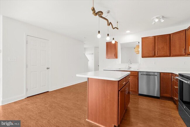 Building Photo - 105 N Yeingst Dr