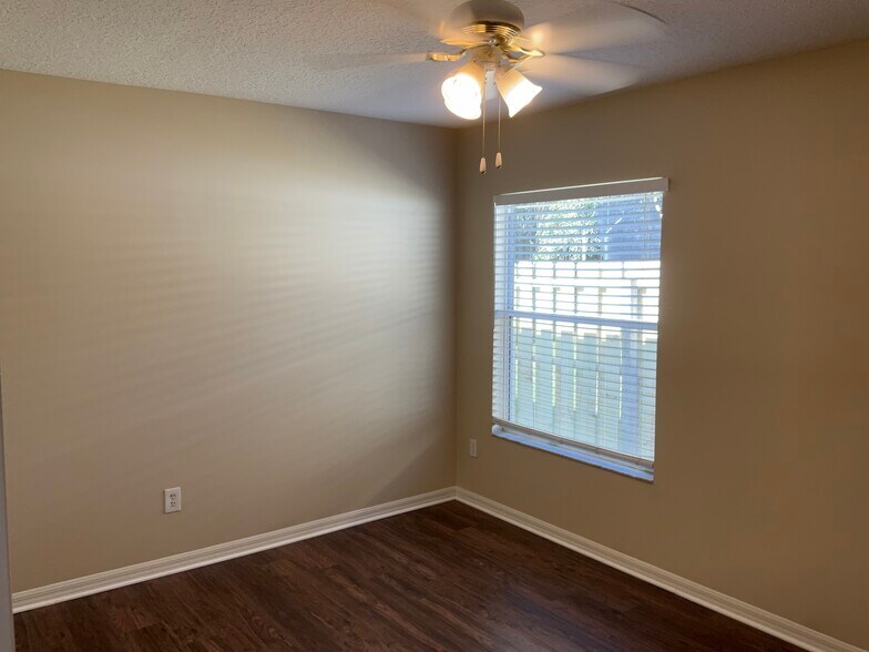 Building Photo - 209 Stellar Ct