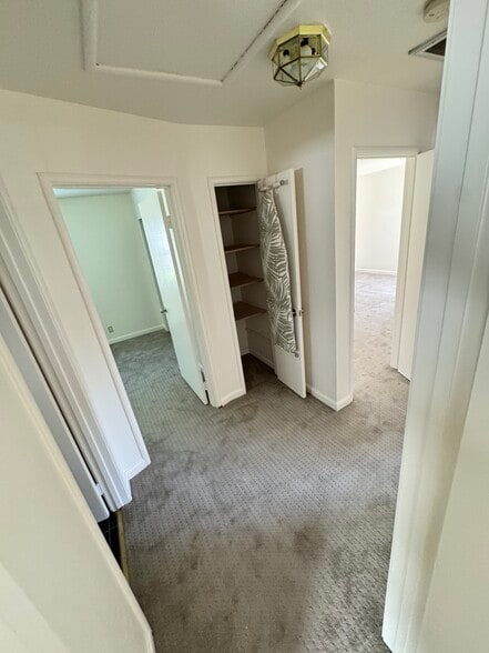 Central Hallway - 2314 Homestead Rd