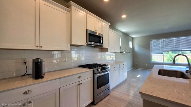 Building Photo - Bright & Beautiful 5 Bedroom 3 Bathroom
