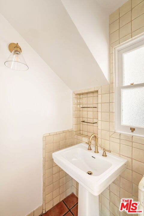 Building Photo - 2228 Prospect Ave