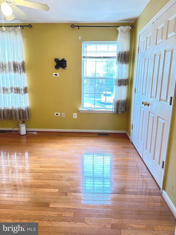 Building Photo - 20408 River Bank St