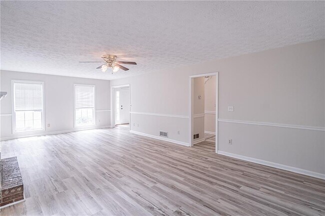 Building Photo - 2402 Betsy Ct SW