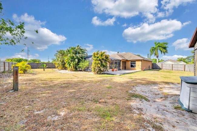Building Photo - 214 SW Milburn Cir
