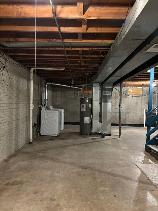 Building Photo - 935 Herold Ave