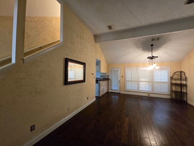Building Photo - 10706 Lake Path Dr
